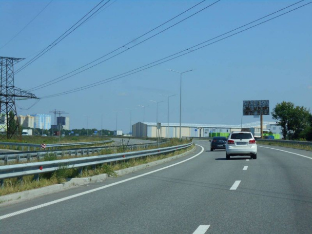 Щит 6x3, Траса М-01 "Київ-Чернігів-Нові Яриловичі", км 26+000 право, об'їзд м. Бровари, розв'язка з трасою Р-03 (Північно-Східний об'їзд м. Київ) Щит 6x3, Траса М-01 "Київ-Чернігів-Нові Яриловичі", км 26+000 право, об'їзд м. Бровари, розв'язка з трасою Р-03 (Північно-Східний об'їзд м. Київ)