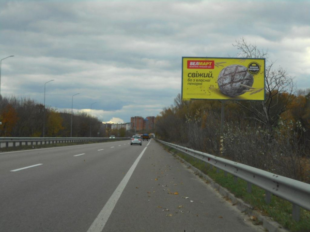 Щит 6x3,  Дніпровське шосе, траса Н-01 "Київ-Знам'янка", км 42+250 право