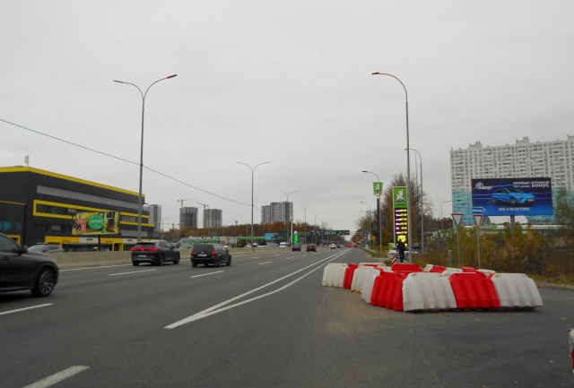 Щит 6x3,  с. Чабани, початок проспекту Академіка Глушкова, траса М-05 Київ-Одеса, км 13+800 ліво