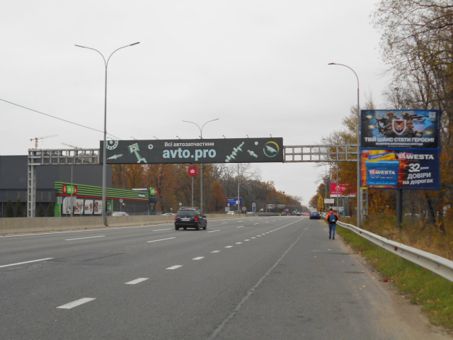 Щит 6x3,  с. Чабани, початок проспекту Академіка Глушкова, траса М-05 Київ-Одеса, км 13+550 ліво