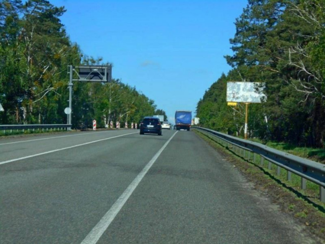 Щит 6x3,  смт. Ворзель, траса М-07 "Київ-Ковель", км 33+600 право