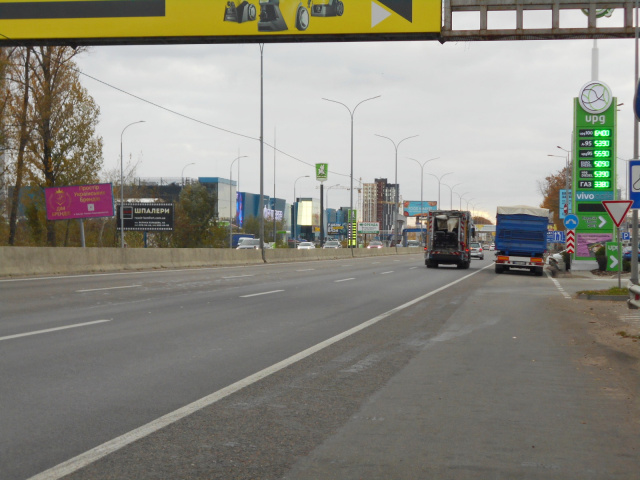 Щит 6.2x2.85,  с. Чабани, кінець проспекту Академіка Глушкова, траса М-05 Київ-Одеса, км 13+600 ліво