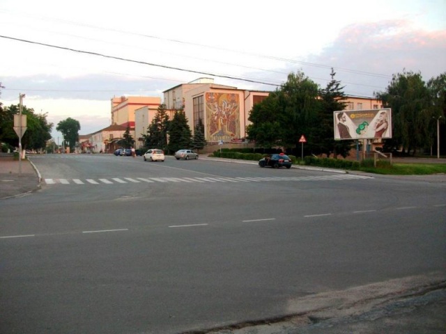 Призма 6x3,  угол ул.Владимирская и ул.Соборная, напротив СИЛЬПО